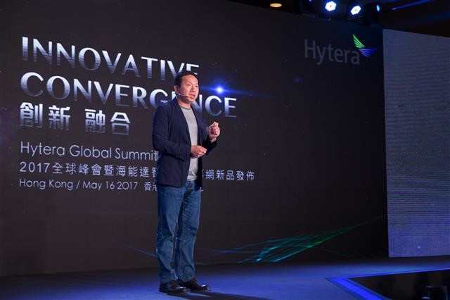 Чень Цинчжоу, основатель и президент Hytera, произносит речь на Глобальном саммите Hytera 2017 г